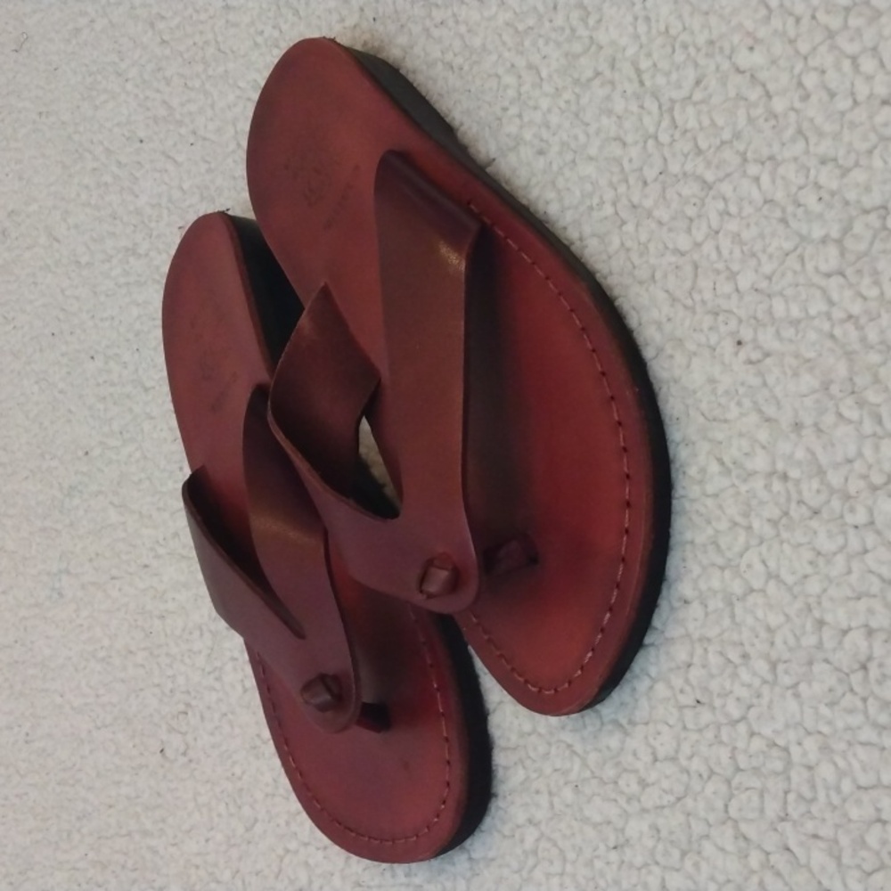 NWOT Camel Red/Brown Imported Leather Flip Flops/Sandals  US 10/10.5 = EU 44